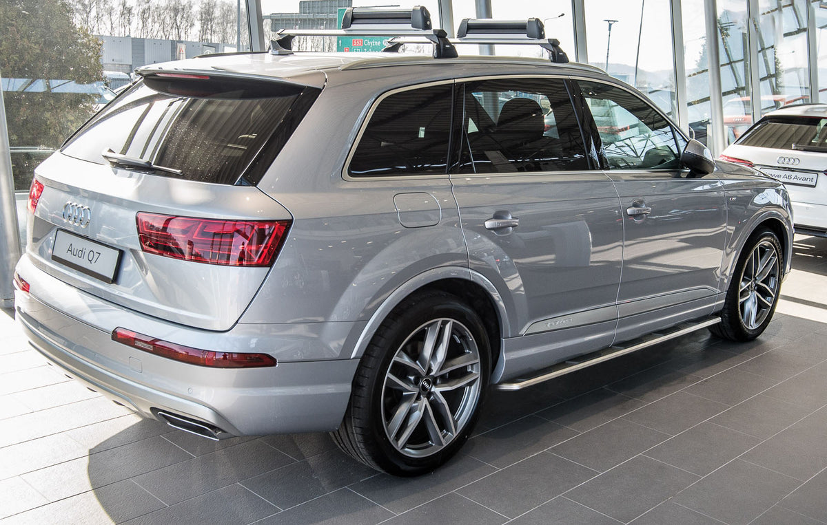 Bakvinkel av Ventshield stigtrinn installert på Audi Q7 4M 2015–