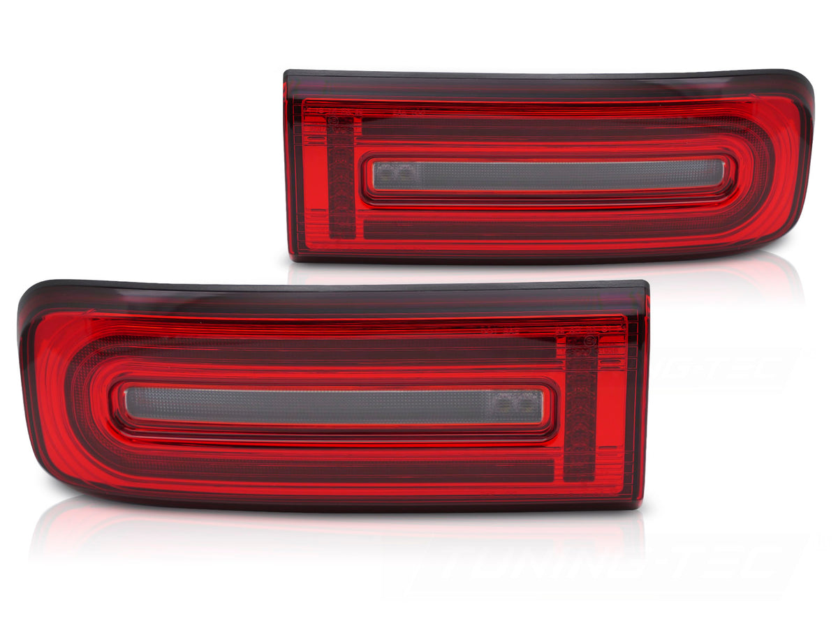 Baklykter LED Red White til Mercedes G-Klasse W464 18- sett rett bakfra på hvit bakgrunn.
