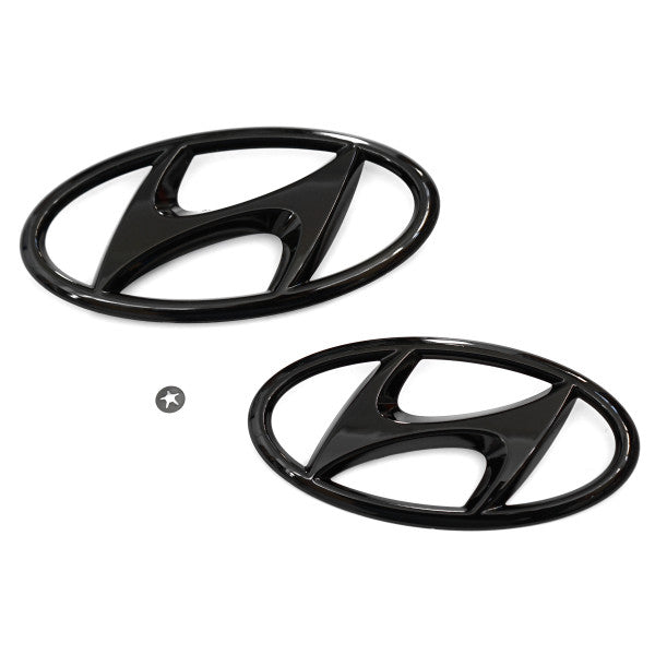Emblem/logo til Hyundai Kona N Black Glossy i svart blank ABS-materiale, montert på front grill og bakluke