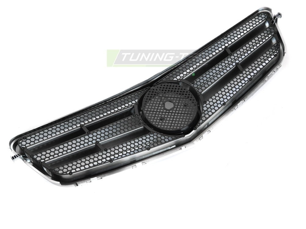 Grill Mercedes C-Klasse W204 07-14 sølv/krom med festedetaljer.