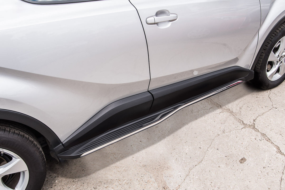 Stigtrinn fra Ventshield til Toyota C-HR 2016-2023 i aluminium og svart/sølv