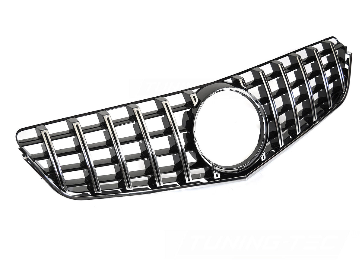 Grill til Mercedes E-Klasse C207/A207 Coupe+Cabrio 09-13 i krom/sort sett rett forfra på hvit bakgrunn.