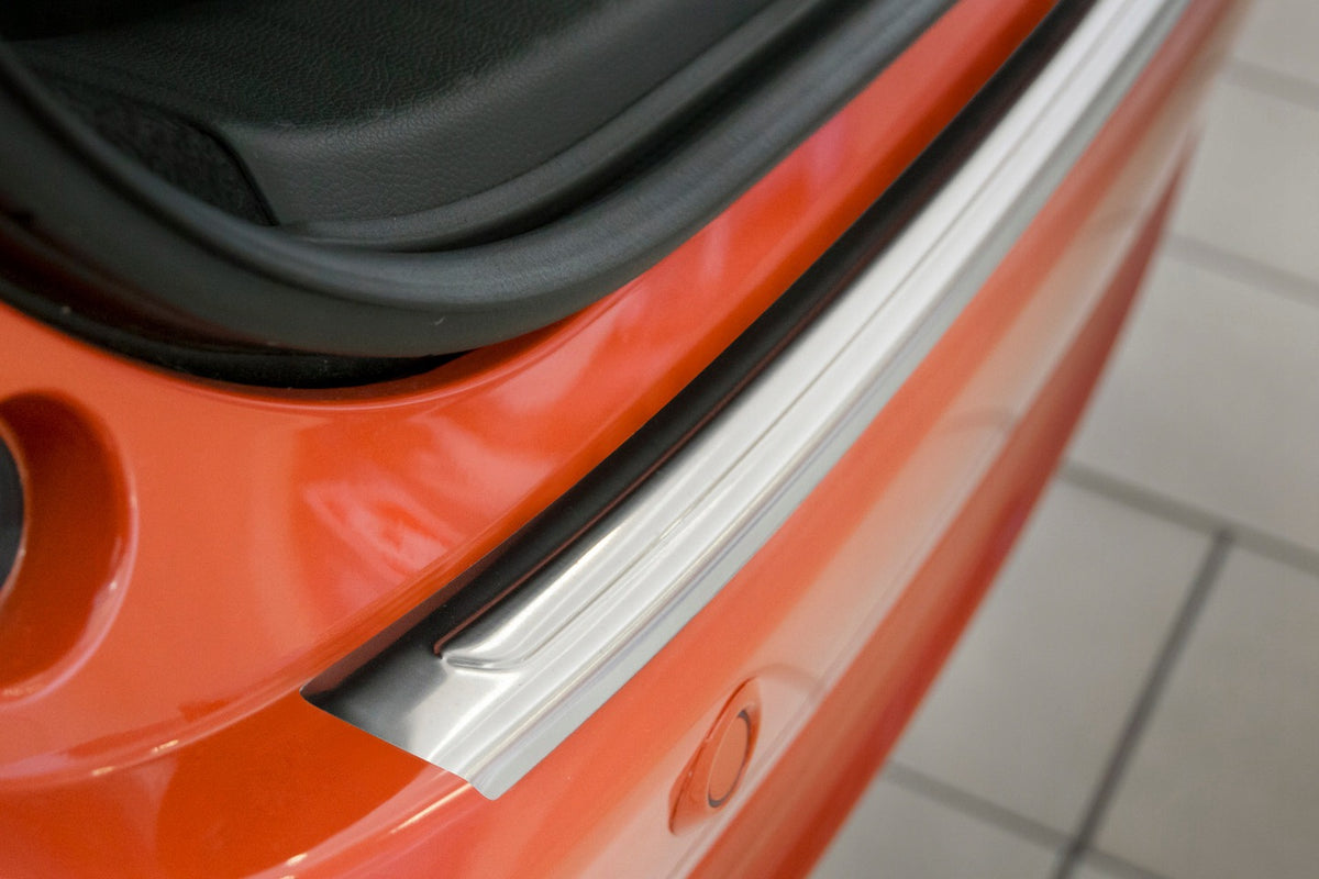 Avisa bakfangerbeskytter til Honda Jazz hatchback – børstet sølv finish