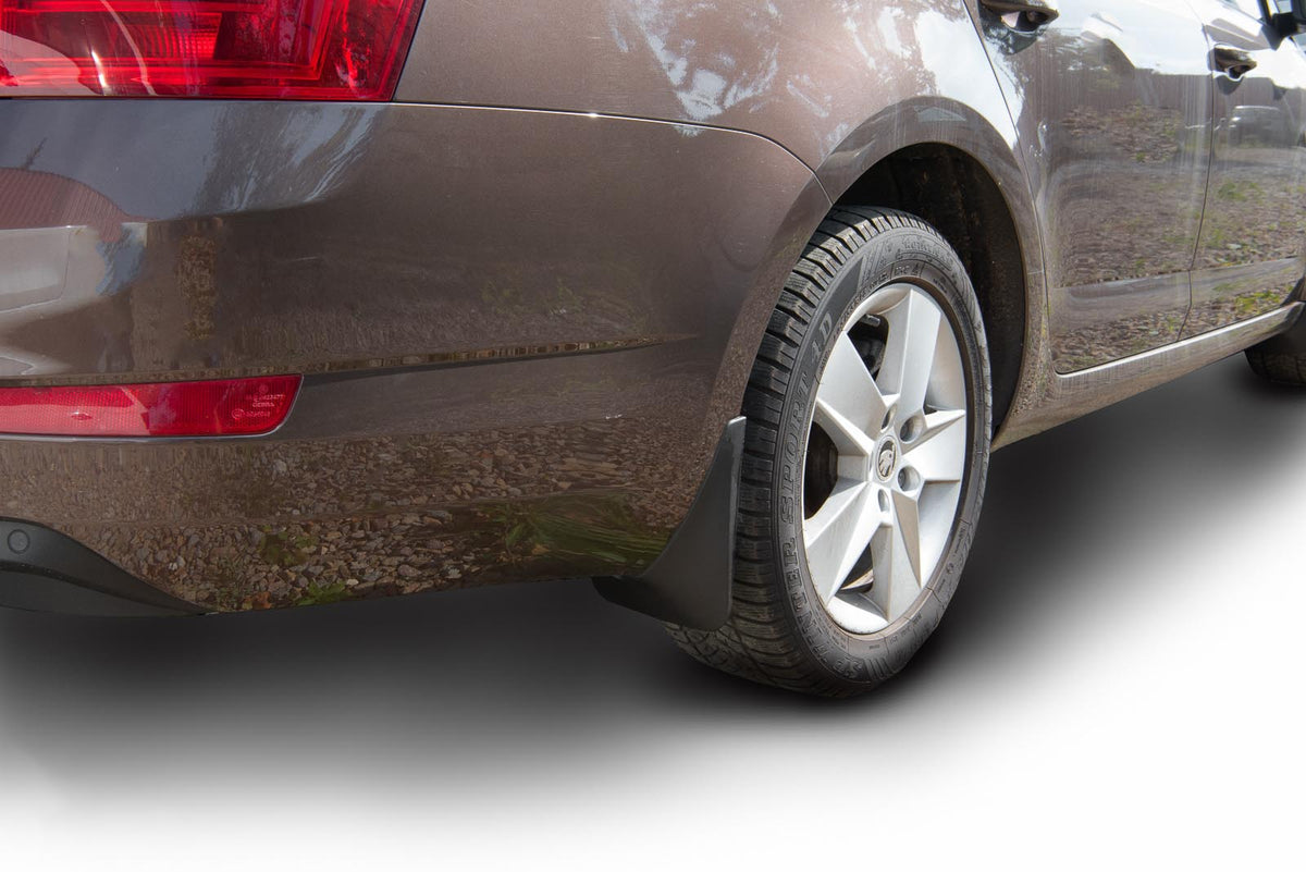 Ven-Tuning skvettlapp til Skoda Octavia III Liftback / sett 4 stk. foran og bak – svart ABS