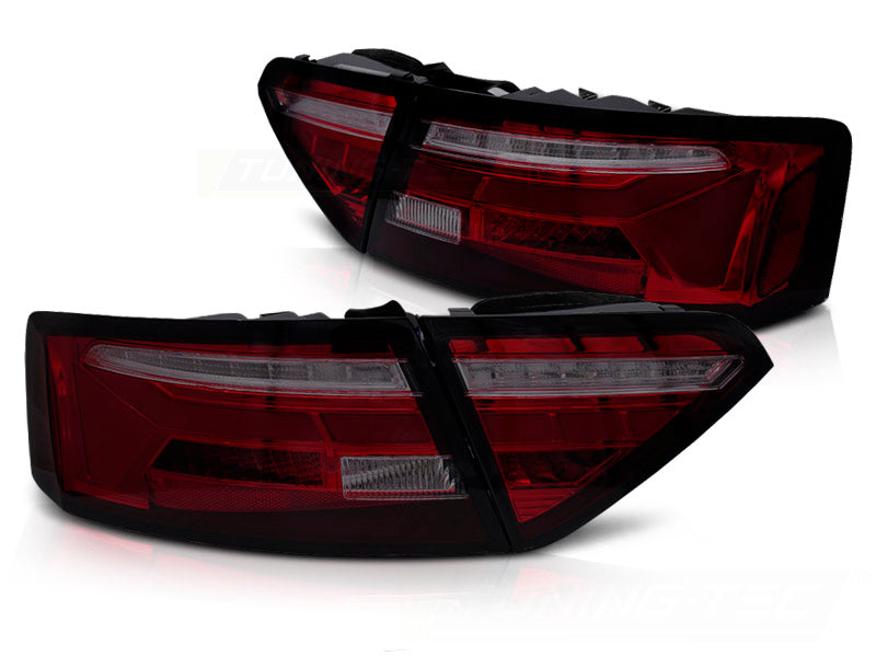 Baklykter LED Bar Red Smoke Sequential til Audi A5 11-16 OEM Bulb sett rett bakfra på hvit bakgrunn.