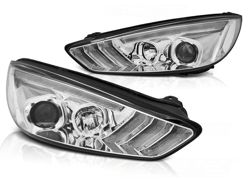 Frontlykter Chrome DRL LED Sequential til Ford Focus MK3 15-18 sett rett forfra på hvit bakgrunn.