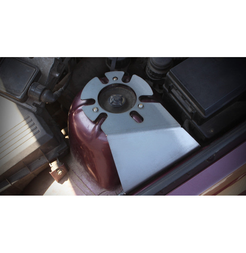 BMW E36 chassisforsterkning side montert ved skjerm