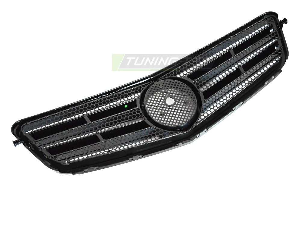 Grill Mercedes C-Klasse W204 07-14 blank sort med festedetaljer.