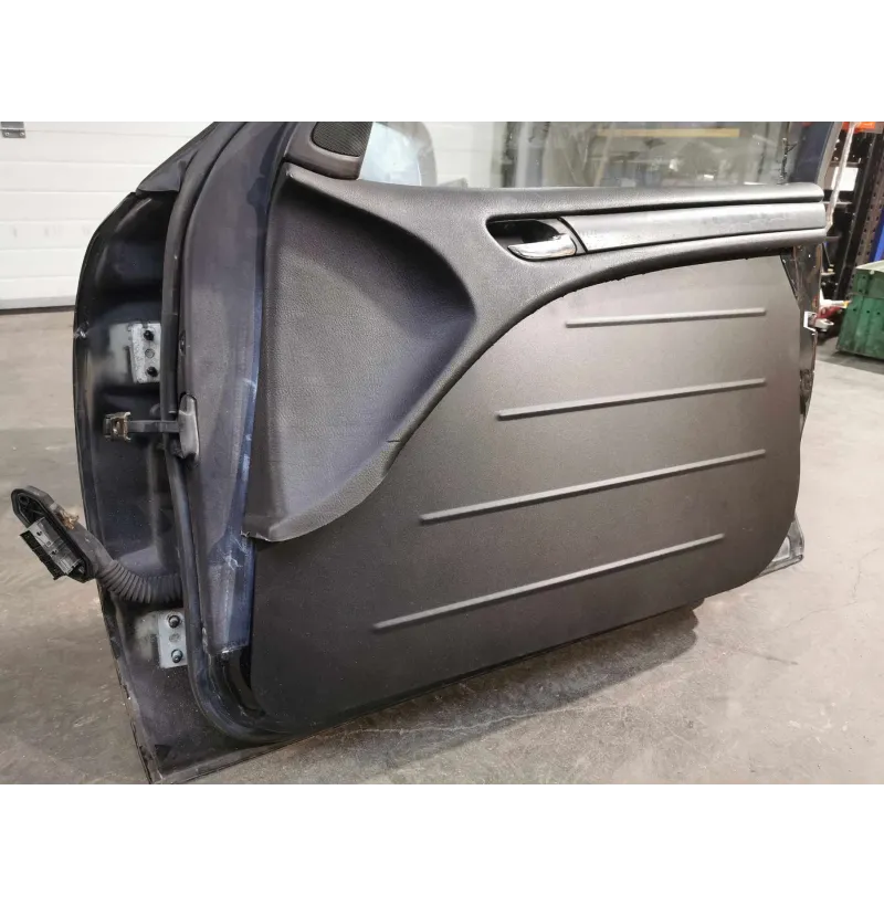 CNC-skåret dørpanel aluminium montert i BMW E46 Sedan foran