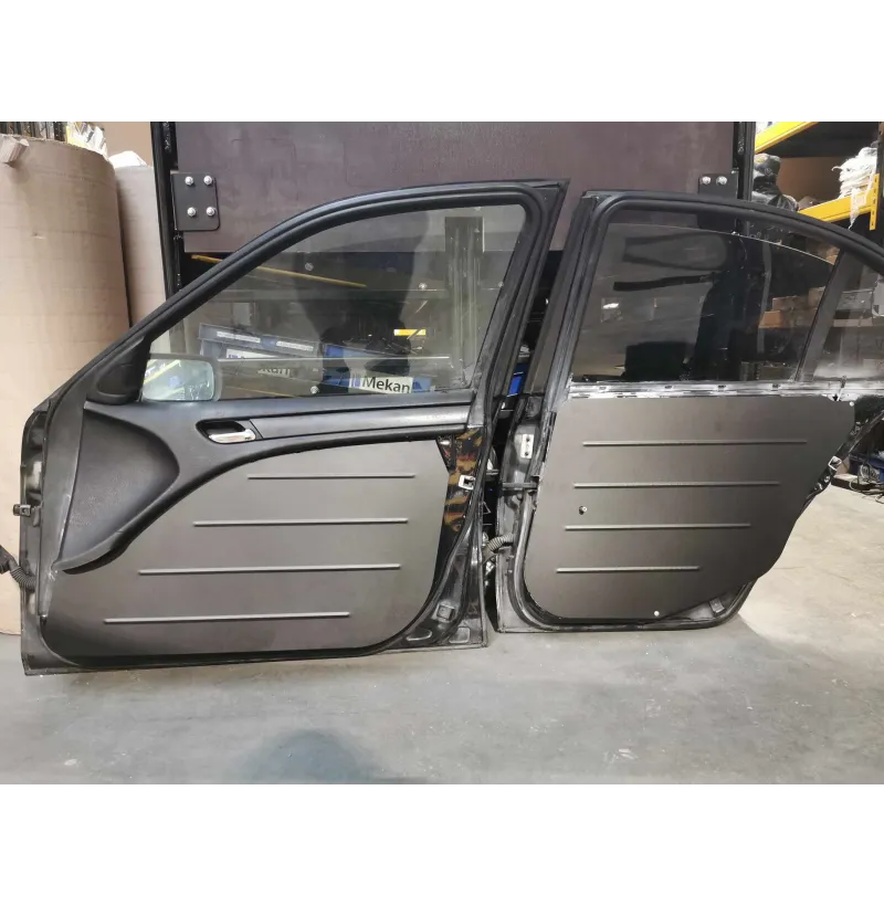 Par med pulverlakkerte aluminiumsdørpaneler til BMW 3-serie E46 Sedan