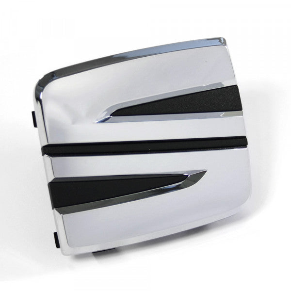 Emblem/logo i blank krom til Seat Arona med perfekt passform for front grill