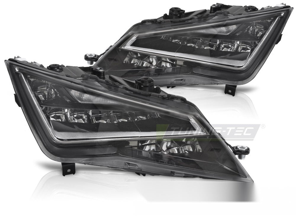 Frontlykter til Seat Leon III 5F OEM LED – komplett par sett forfra på hvit bakgrunn