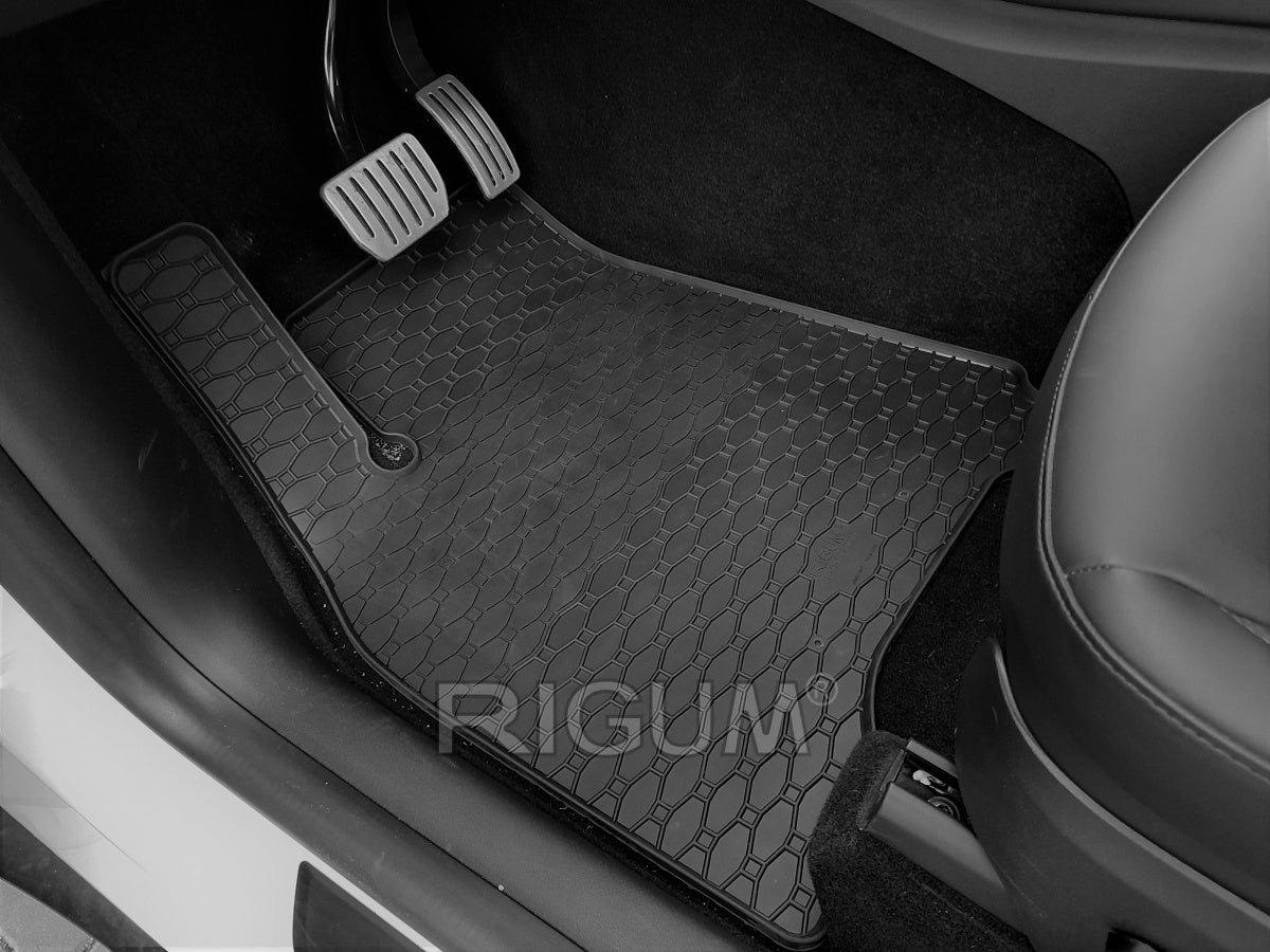 Rigum gulvmatter til Tesla Model Y – vanntett og slitesterk