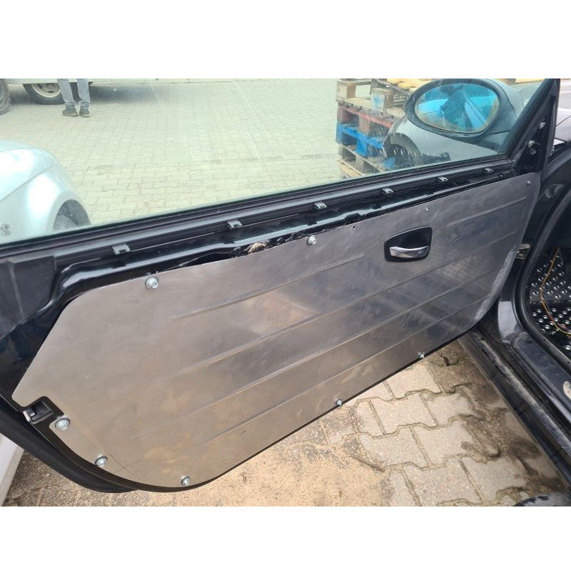 CNC-kuttet aluminiums dørpanel for BMW E92 Coupe – pulverlakkert motorsportdel