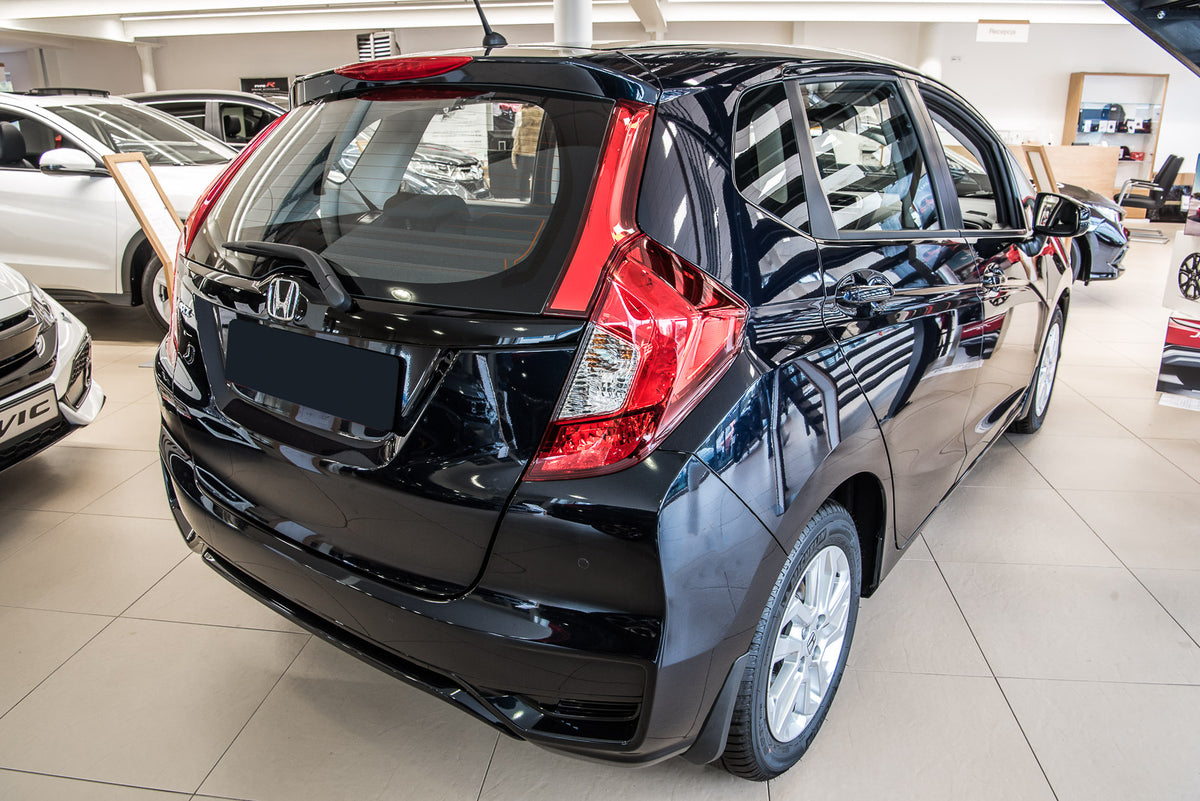 Ven-Tuning skvettlapp til Honda JAZZ – svart ABS materiale