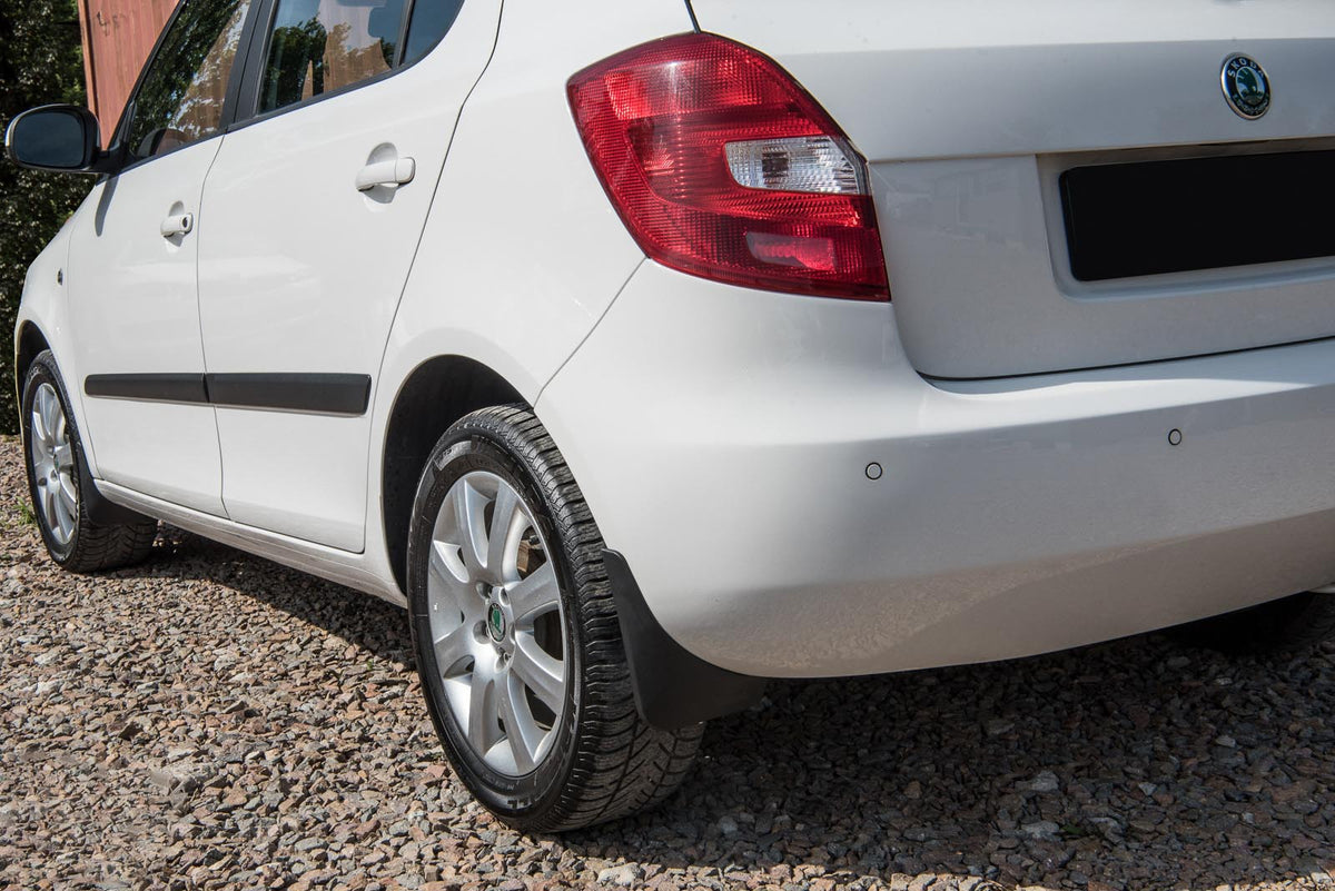 Ven-Tuning skvettlapp til Skoda FABIA – monteringssett inkludert