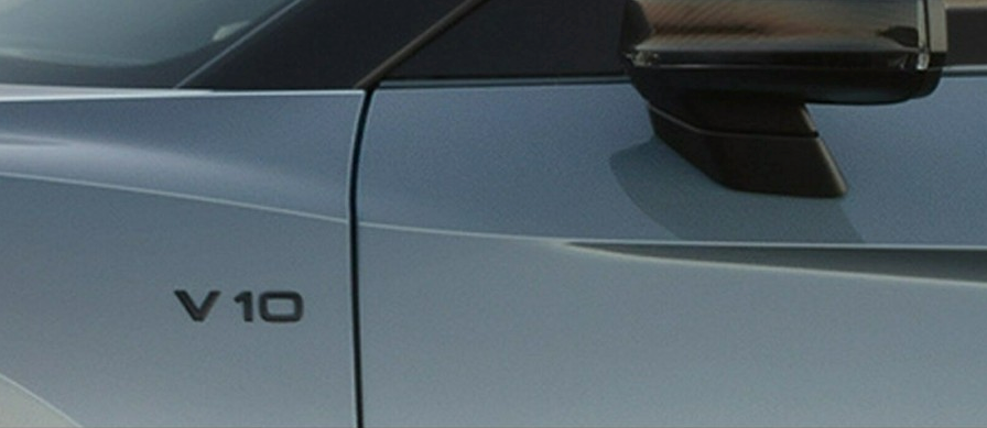 Emblem/logo til Audi V10 Sport Black Edition i svart ABS-materiale med perfekt passform