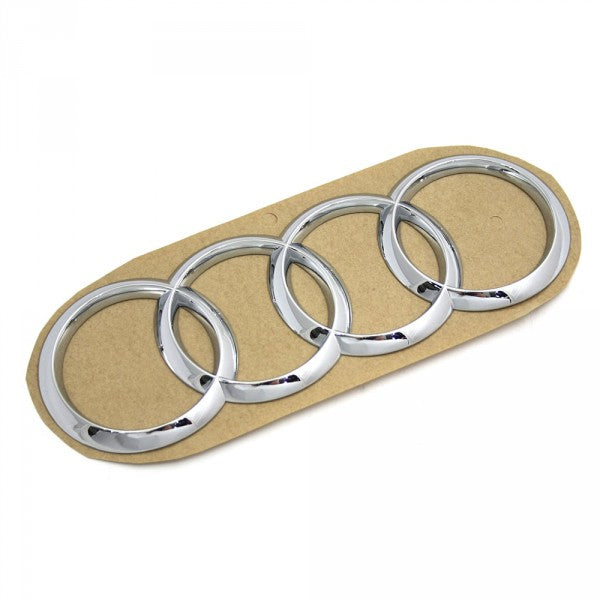 Emblem/logo i krom for Audi A3, TT/TTS/TTRS, Q2 og R8 med perfekt passform og original design