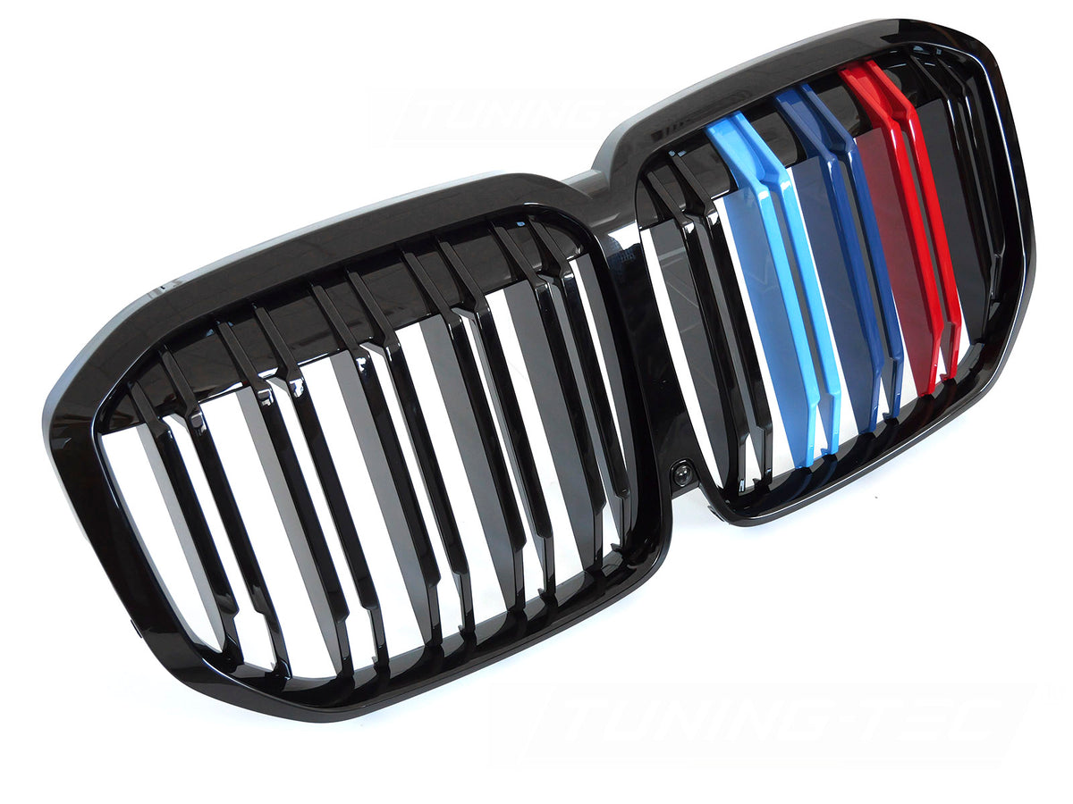 Grill til BMW X7 G07 18-22 i blank sort/trefarget sett rett forfra på hvit bakgrunn.
