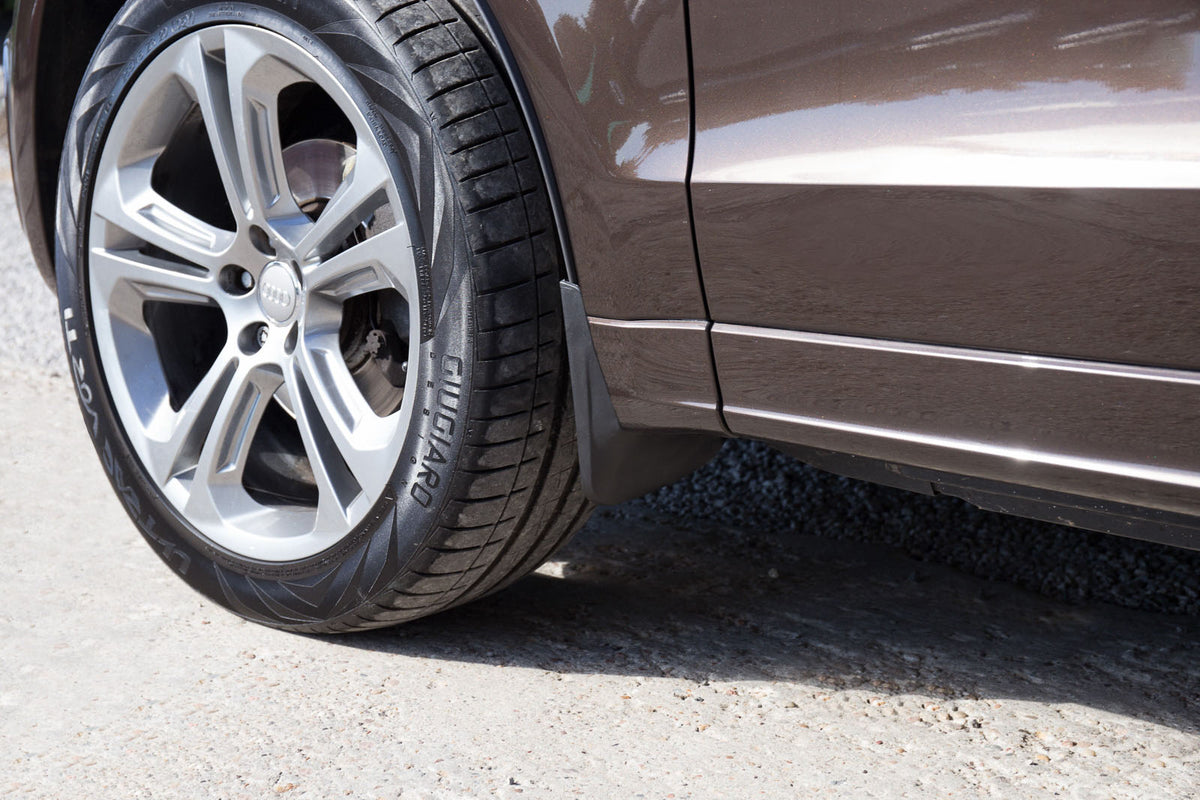 Ven-Tuning skvettlapp til Audi Q5 8R – monteringssett inkludert