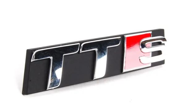 Emblem/logo til Audi TTS Coupe / Roadster (8J) i krom, rød og svart, for front grill, original Audi-emblem