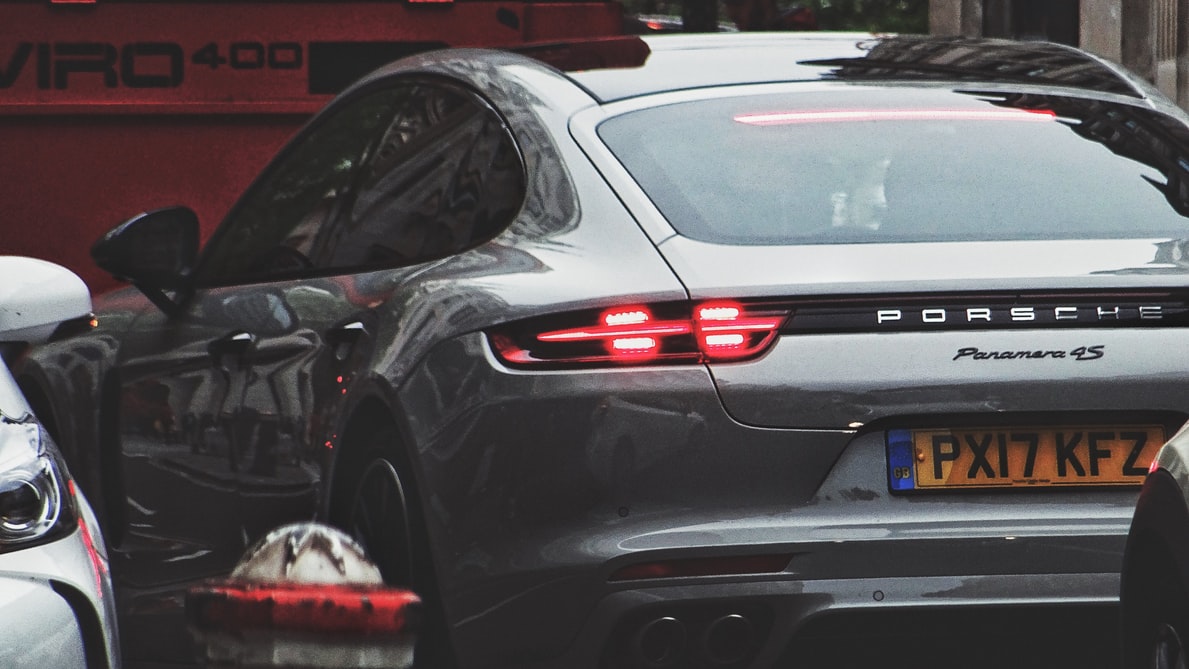 Gulvmatter Porsche Panamera II (971) (2016-2023) – med kant | Porsche OEM - detaljer