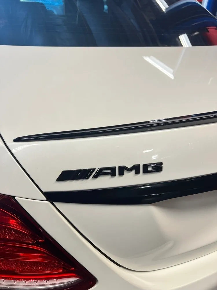 Emblem/logo til Mercedes Sport Black Edition i svart blank ABS-materiale for bakluke
