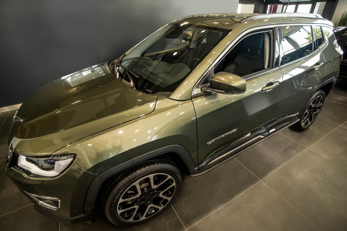 Stigtrinn Ventshield til Jeep Compass II 2016 - 2020 i aluminium og svart/sølv
