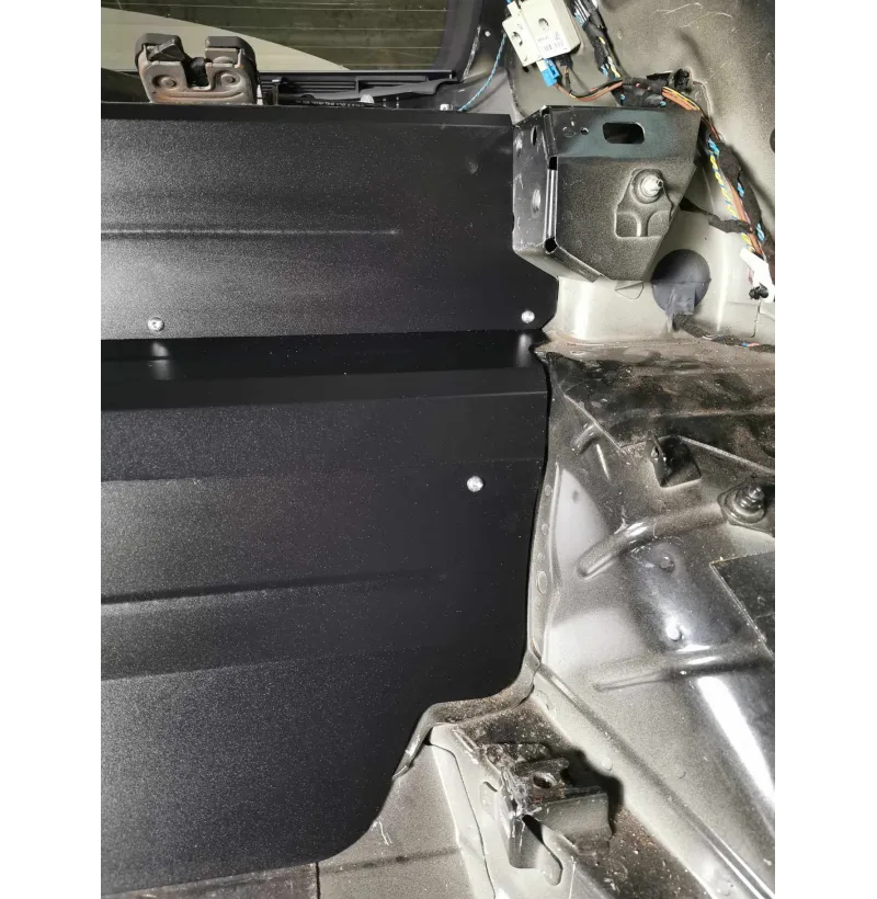 Aluminium bagasjerom firewall BMW E92 E82 med medfølgende skruer og muttere