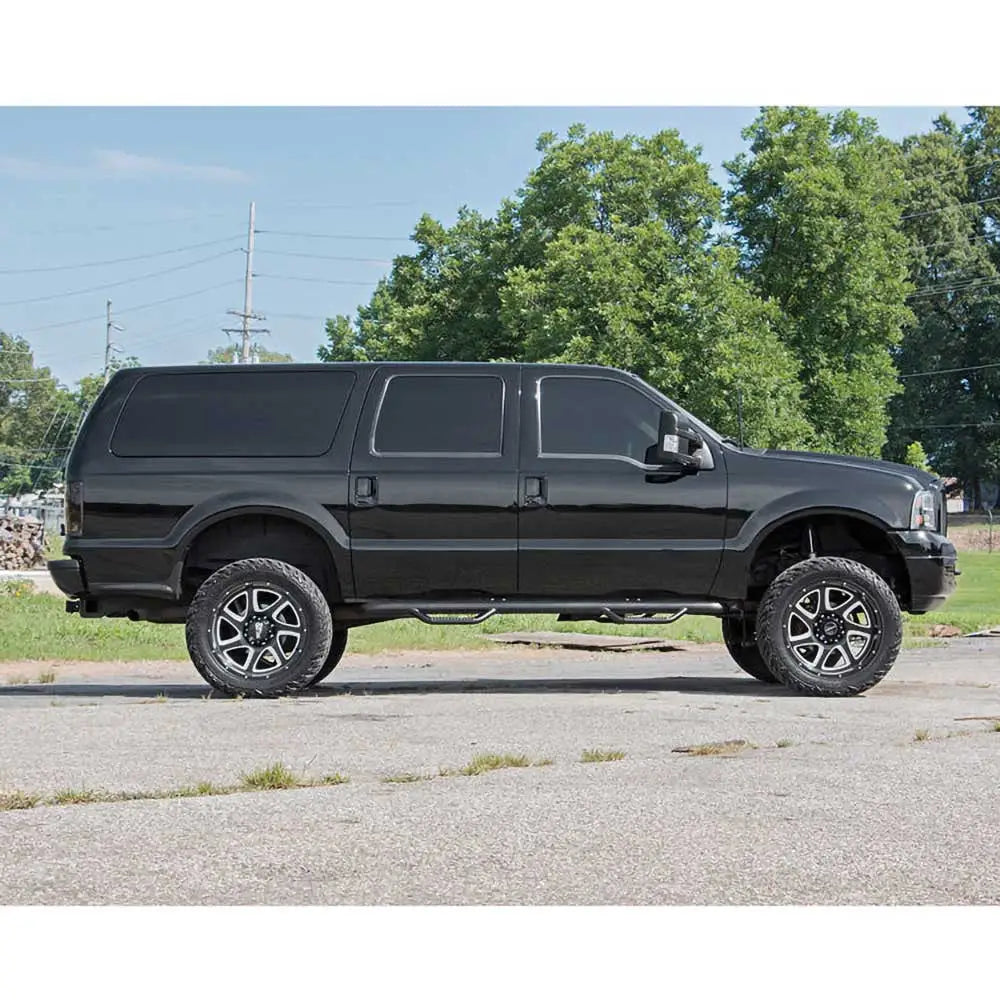 Ford Excursion 00-05 Hevesett - Rough Country 3’’ Løft