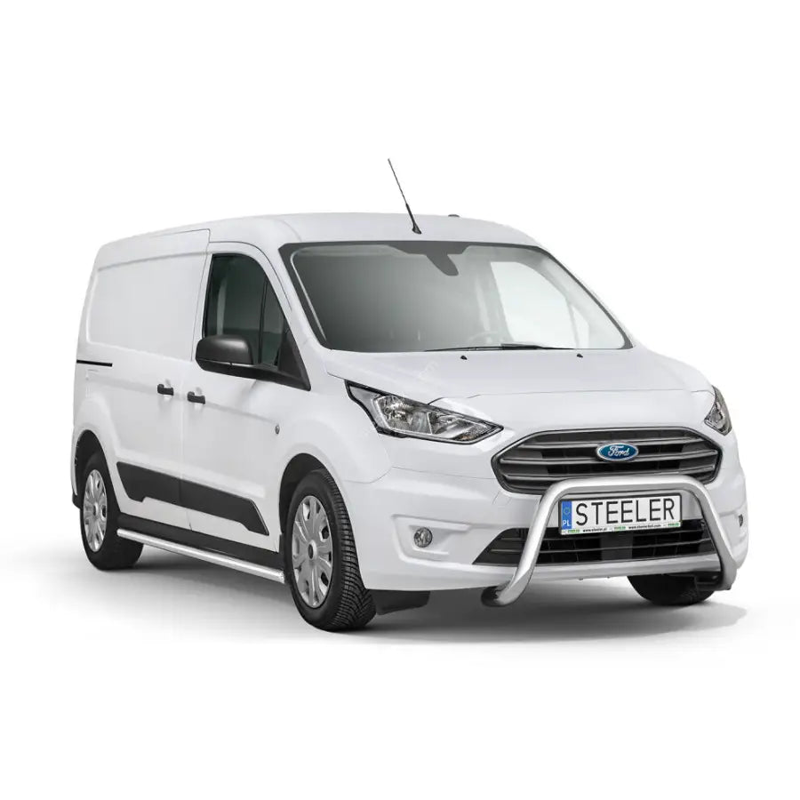 Frontbøyle på hvit Ford Connect 2013-2017 med sølvfarget bøyle og svarte detaljer, sett forfra.