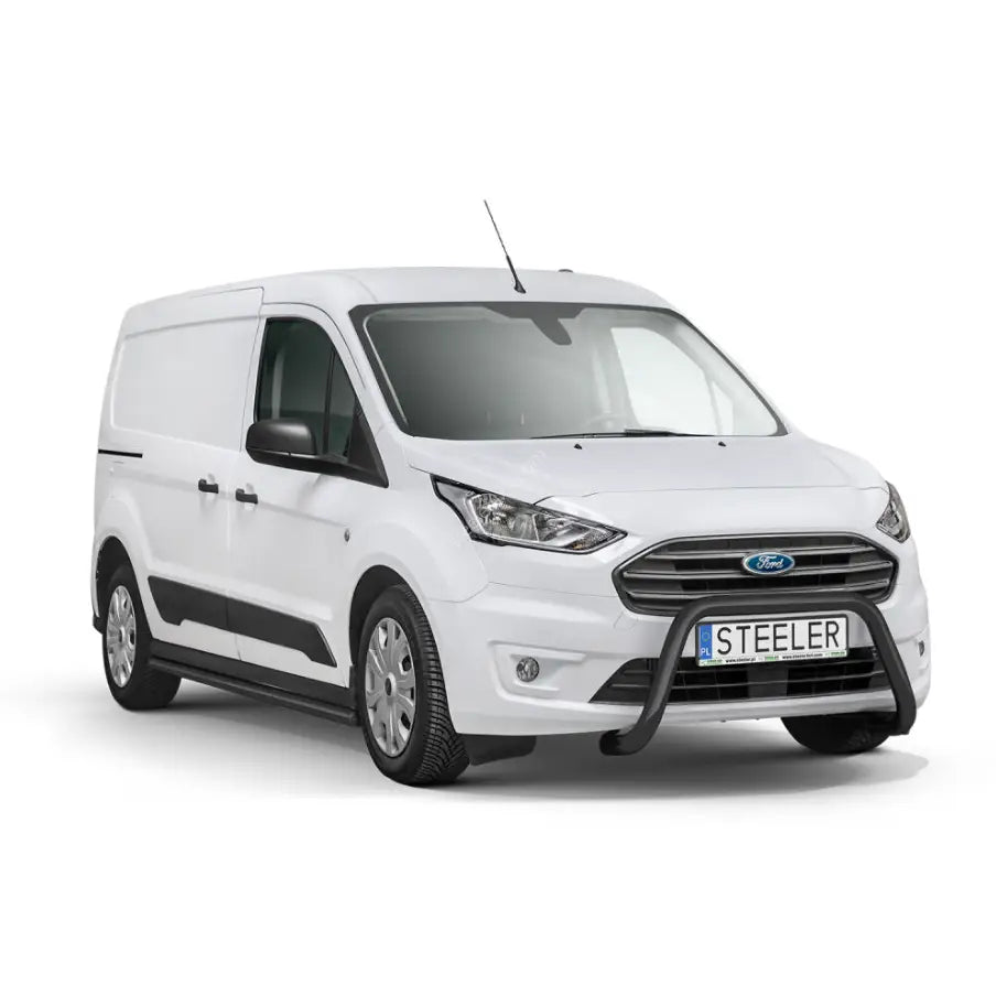 Kufanger på Ford Connect 18- EC godkjent stål, montert foran på hvit varebil, sett fra skrå vinkel.