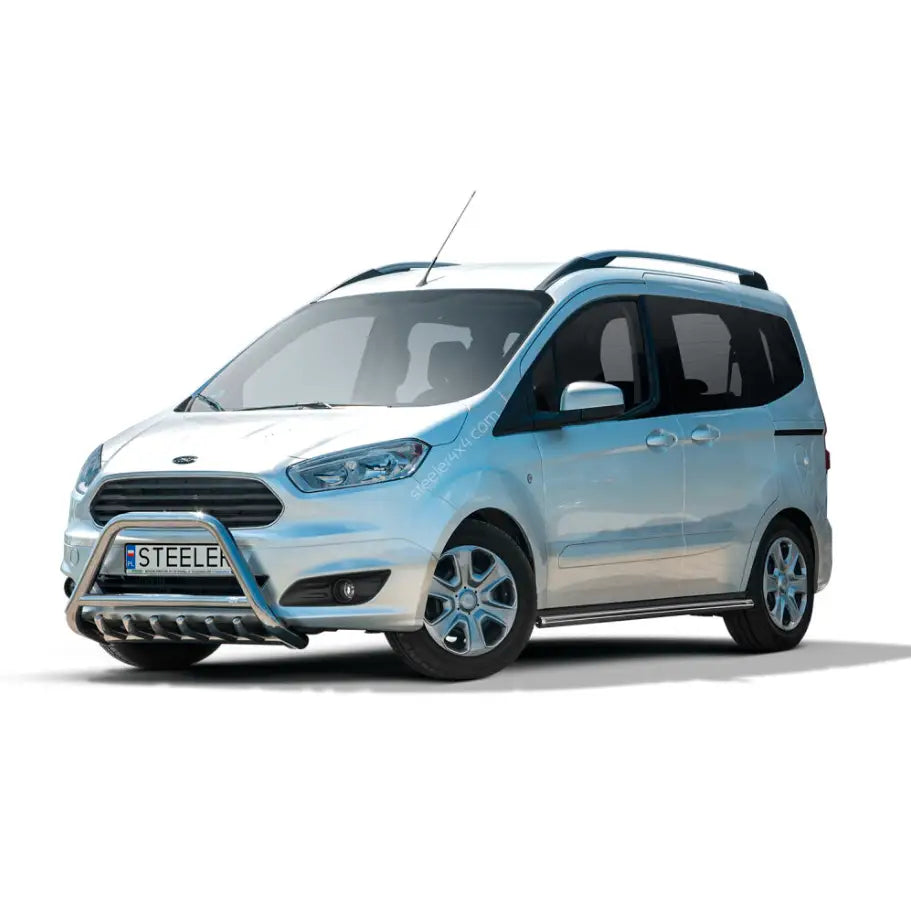 Frontbøyle Ford Courier 14-18 EC godkjent med grill montert på sølvfarget varebil mot hvit bakgrunn.