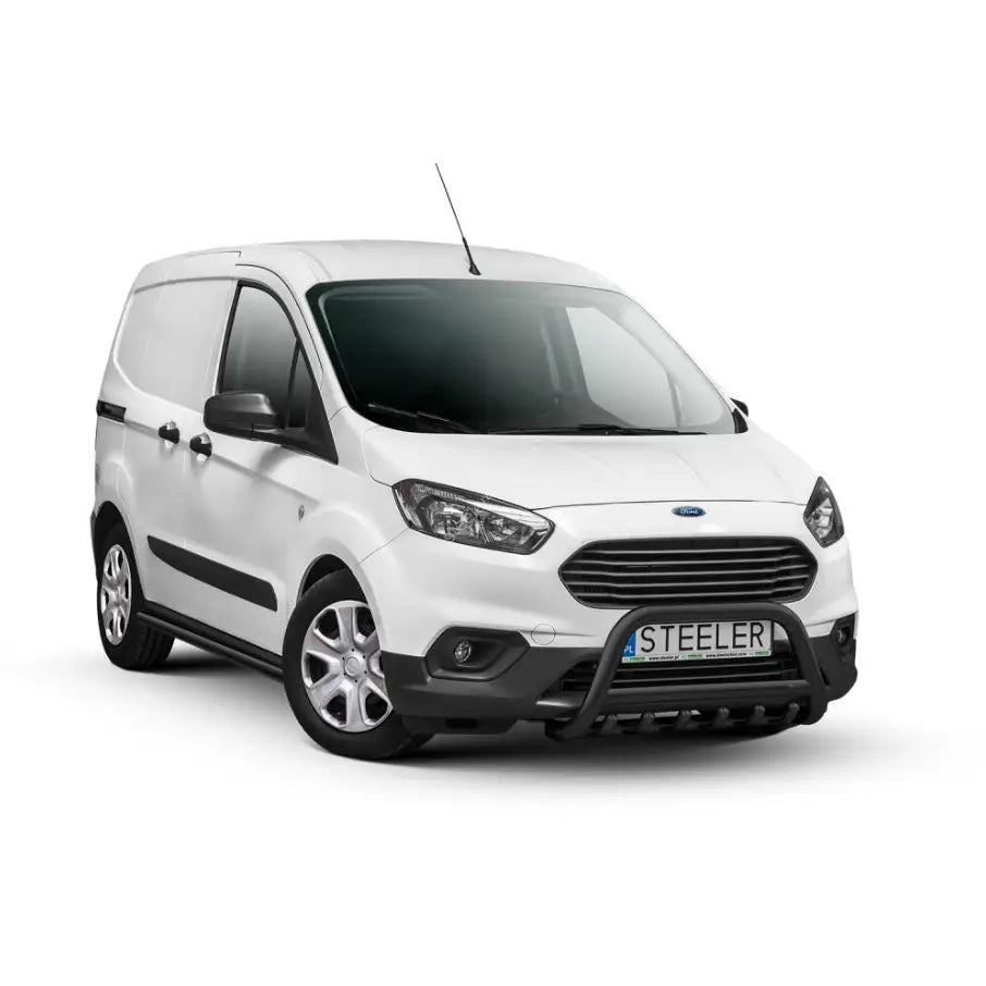Kufanger på Ford Courier 18- med EC godkjenning og sort grill, sett fra skrå front mot hvit bakgrunn.