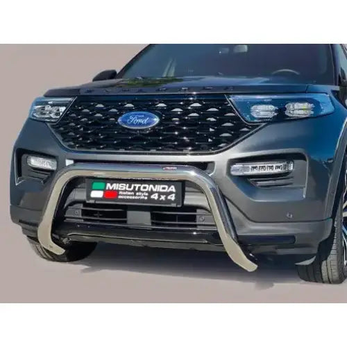 Frontbøyle Ford Explorer 21 krommet kufanger sett forfra montert på mørk SUV med synlig grill og frontlykter.