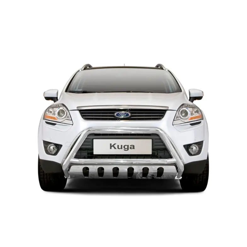 Frontbøyle Ford Kuga 08-12 montert på hvit SUV sett forfra med kromfarget kufanger og sorte detaljer.