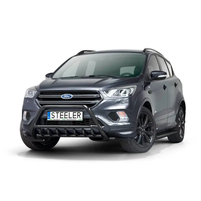 Kufanger på Ford Kuga 17-19 SUV i mørk grå med sorte felger, vist skrått forfra mot hvit bakgrunn.