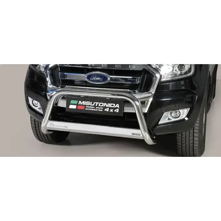 Frontbøyle Ford Ranger 16-18 EC godkjent medium bar montert på svart pickup, sett rett forfra.