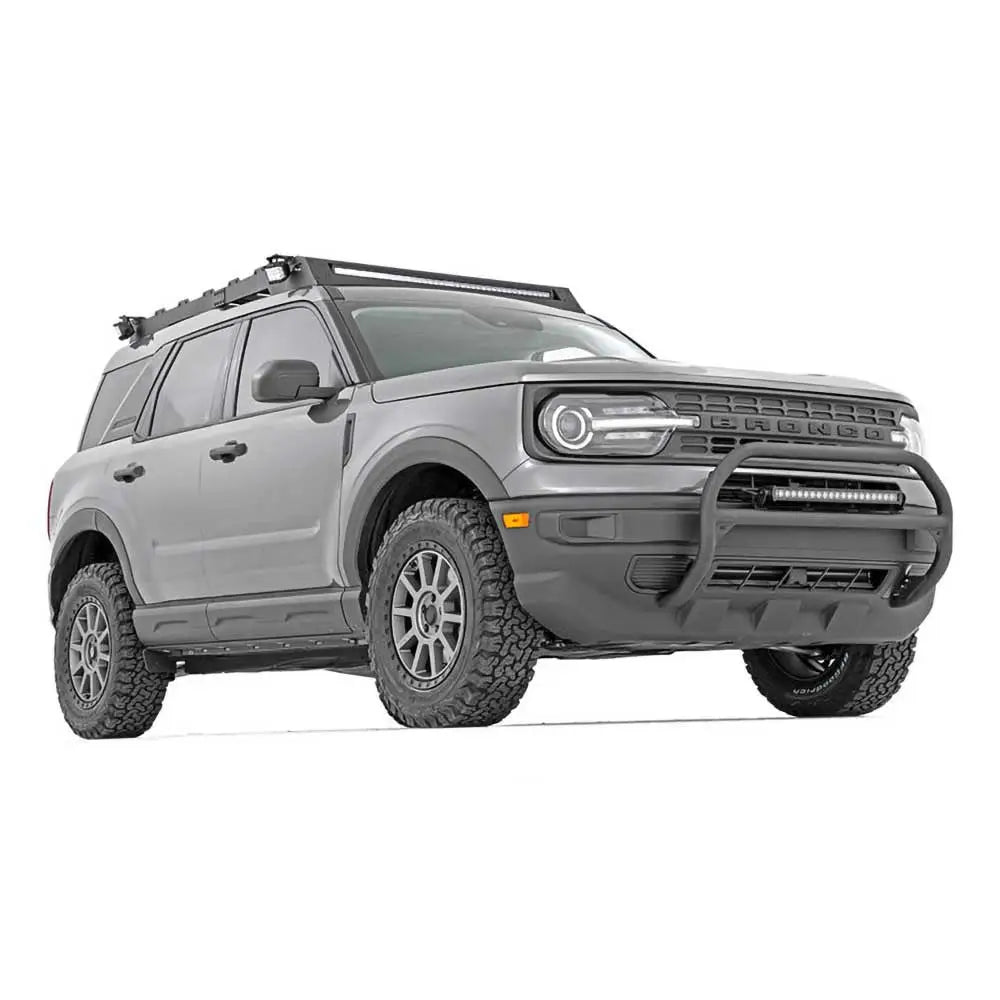 Bullbar med LED Cree 20" på grå Ford Bronco Sport, sett skrått forfra mot hvit bakgrunn.