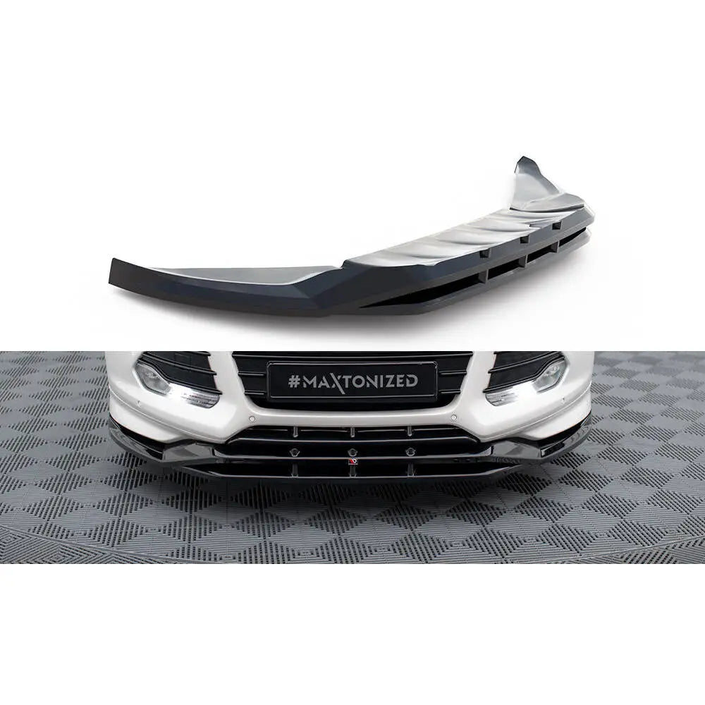 Frontleppe til Ford Kuga ST-Line Mk2, svart plastspoiler med sporty kanter montert på hvit bil.
