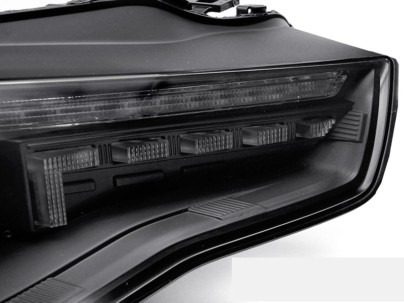 Svarte LED-frontlykter til Audi A5 facelift 2011–2016 sett fra siden