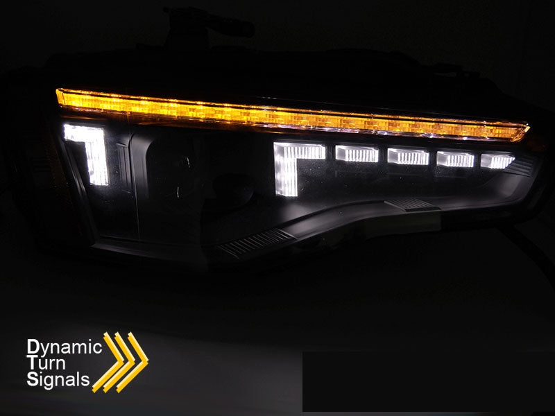 Audi A5 8T frontlykter med sekvensiell LED-blinklys montert på bil
