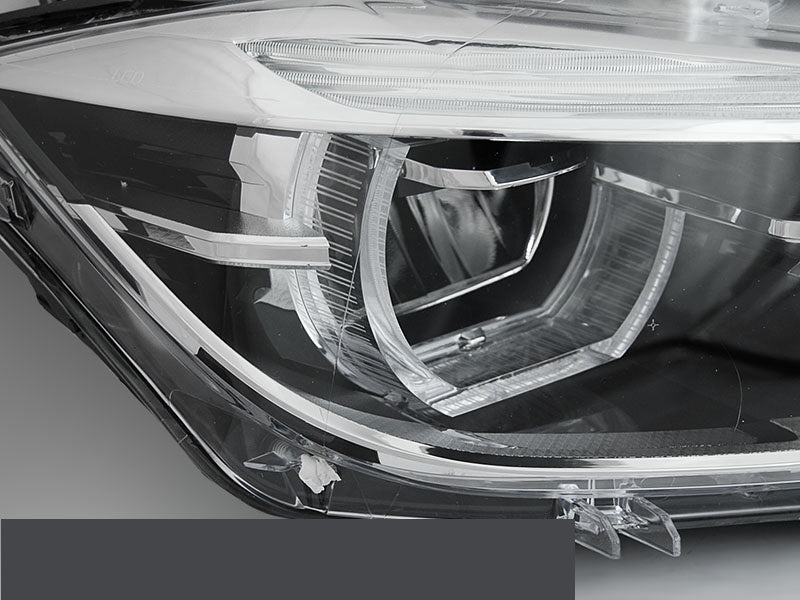 Nærbilde av LED-modulen i frontlykt til BMW F30 LCI 2015–2018