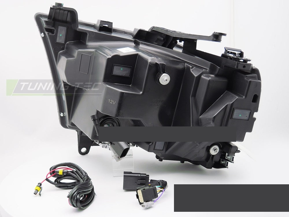 Dodge Ram LED frontlykter sett fra siden med detaljer i linsen