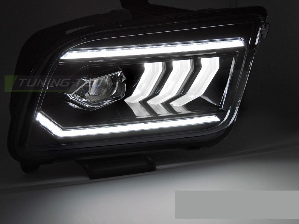 Ford Mustang frontlykter med Tube LED montert på bil sett fra siden