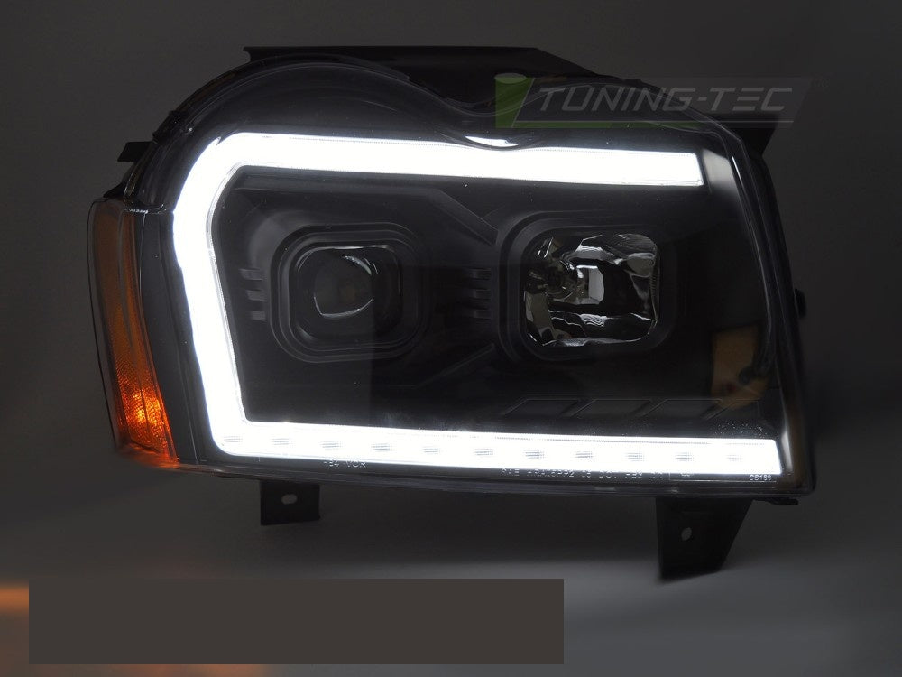 Nærbilde av Tube Light frontlykt i svart til Jeep Grand Cherokee WH