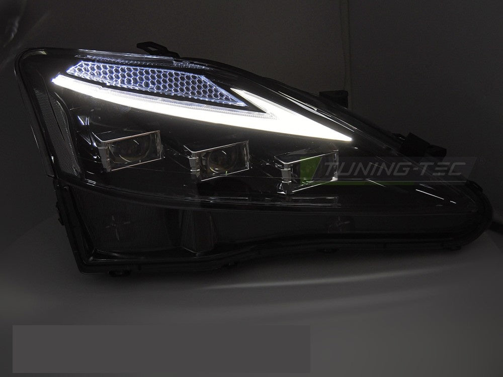 Nærbilde av Full LED frontlykt Lexus IS 06–13 med svart innvendig design