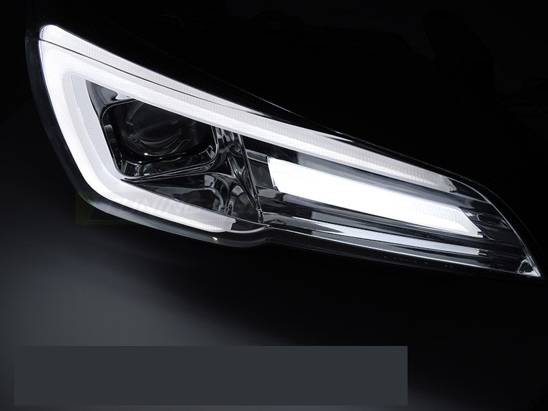 Komplett sett frontlykter med DRL for Subaru WRX montert på bil