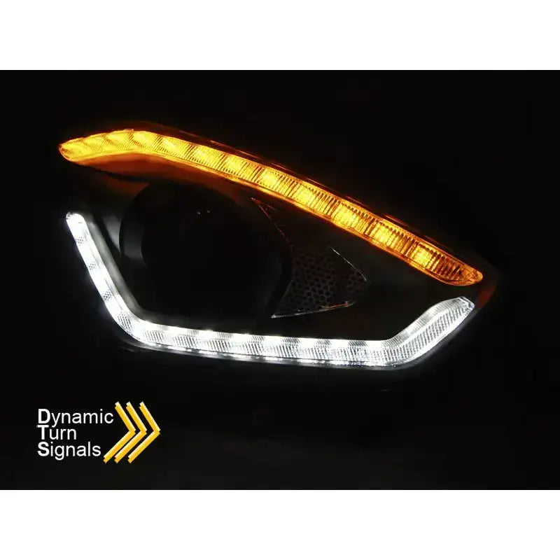 Headlamp Suzuki Swift VI Tube Light med oransje dynamiske blinklys og hvit LED-list, nærbilde mot svart bakgrunn.