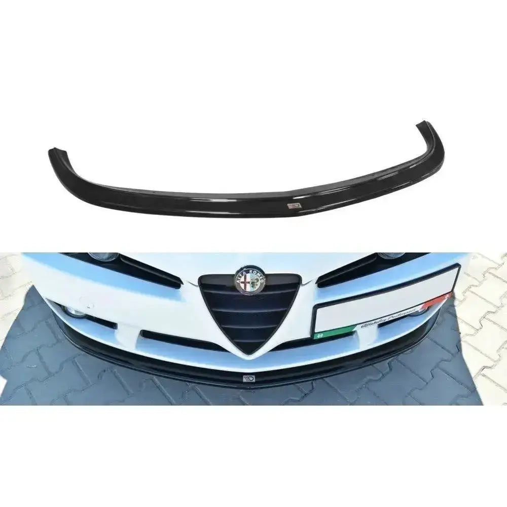 Frontleppe til Alfa Romeo Brera i sort glanset plast, vist montert under hvit bilens støtfanger.